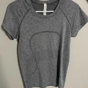 Lululemon - Swiftly Tech Short Sleeve 2.0 “Slate/White”